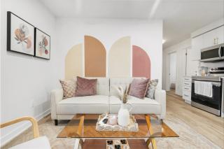 Luxury 2BR 2BTH Suite 5 Mins to The Falls Sleeps 6 - Niagara Falls - 5