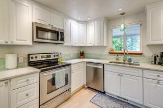 Relax on a Private Beach Shelton Getaway! - Shelton - 2