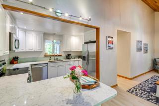 Relax on a Private Beach Shelton Getaway! - Shelton - 3