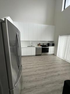 Private Room in Luxury Penthouse Located in Windsor Lasalle ON - 7