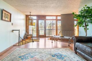 Stylish & Spacious Estate On The Brew Ridge Trail - Avon - 9
