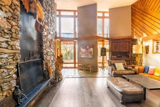 Stylish & Spacious Estate On The Brew Ridge Trail - Avon - 5