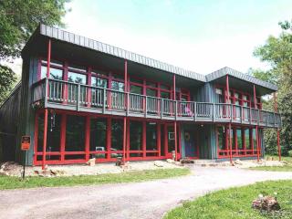 Stylish & Spacious Estate On The Brew Ridge Trail - Avon - 2