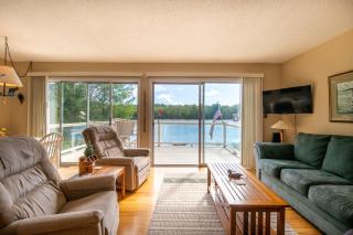 Private Lakefront House On Peaceful Private Lake - Charlevoix - 4
