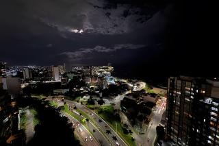 UNU Rio Vermelho: piscina, academia, vista mar, e+ - 3