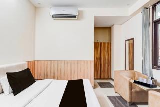Collection O Rispana Pul Dehradun Formerly Hotel Square 1 - Clement Town - 1