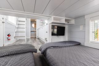 Breakfast at Tiffany's - 5