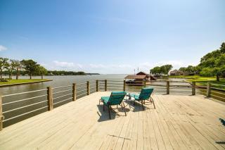 Waterfront Gem on Cedar Creek Lake with Deck and Games - Enchanted Oaks - 0
