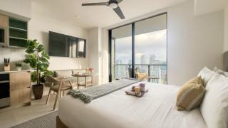 MVR Ultra-High Floor Retreat with Balcony - Miami - 1
