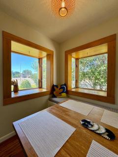 Cozy Whole Home Mid-Century Hideaway - Cody - 6