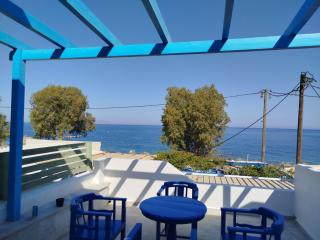 WHITE & BLUE Kamari - 8