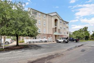 4 Bedroom modern condo with community pool - Surf City - 9