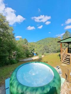 Covered Bridge Hideaway, Swimming Hole Hot Tub - Stanton - 8