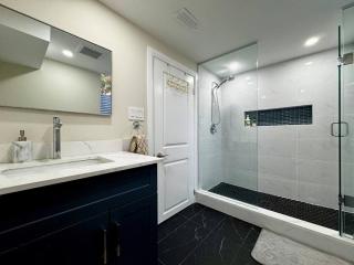 Nice Room In Renovated Basement - Ajax - 5