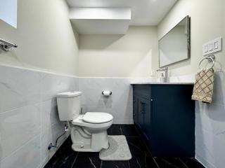 Nice Room In Renovated Basement - Ajax - 4