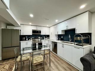 Nice Room In Renovated Basement - Ajax - 2