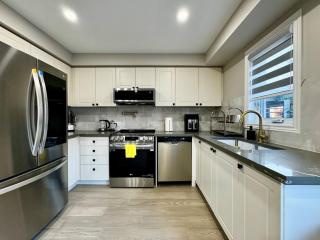 4 Bedroom Family Home Close To Pickering Casino - Ajax - 9