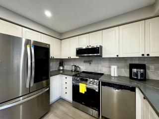 4 Bedroom Family Home Close To Pickering Casino - Ajax - 5