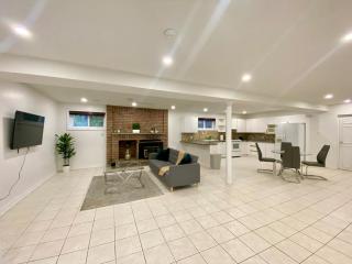 Spacious 2 Bedroom Basement Suite in Upscale Area - Richmond Hill - 0