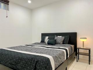 Spacious 2 Bedroom Basement Suite in Upscale Area - Richmond Hill - 9