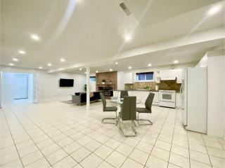 Spacious 2 Bedroom Basement Suite in Upscale Area - Richmond Hill - 4