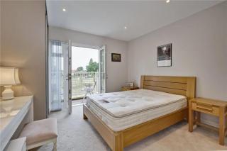 Modern Hampton Hideaway - East Molesey - 5