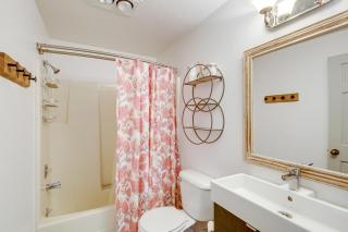 Walk to Payette Lake McCall Condo with Fireplace - McCall - 1