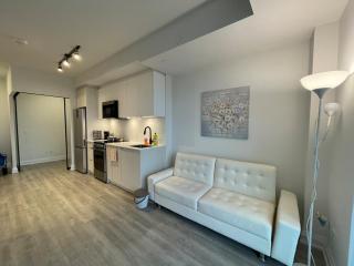 Luxury 1BR& Den Minutes to Transit & Danforth - Toronto - 8