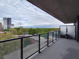 Luxury 1BR& Den Minutes to Transit & Danforth - Toronto - 9