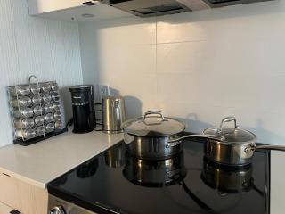 Luxury 1BR& Den Minutes to Transit & Danforth - Toronto - 4
