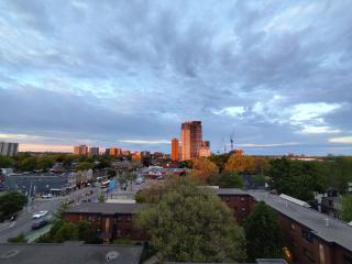Luxury 1BR& Den Minutes to Transit & Danforth - Toronto - 0