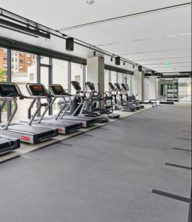 Highrise Haven With 5-Star Amenities And Luxury Perks In Downtown Seattle - Seattle - 2