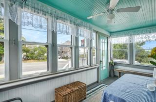 Sunset Bay Cottage - Main Street charm with water views! - 8