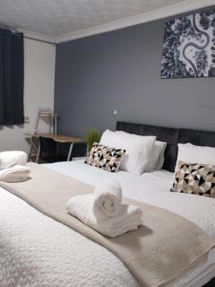 Central Milton Keynes Stay Free Parking 5 Mins from Shops - Milton Keynes - 8
