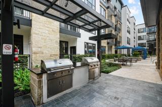 Bayou City Escape Peaceful 1BR Near Downtown w Free Parking - Houston - 4