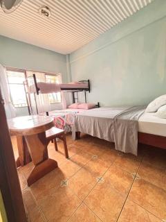 Manuel Antonio Hostel - Manuel Antonio - 2