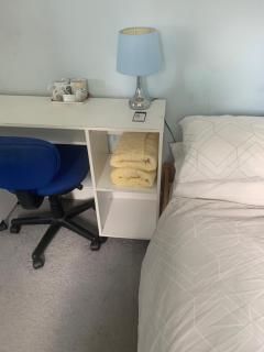 FEMALES ONLY OR Couples for DOUBLE ROOM - near Stonehenge - Oare - 2