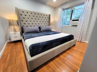 2 bedroom with King bed near Hollywood Walk of Fame, Hollywood Sign and Universal Studios - 0