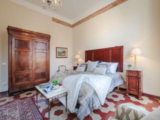 Apartment in Lucca with Piazza Views - Lucca - 7