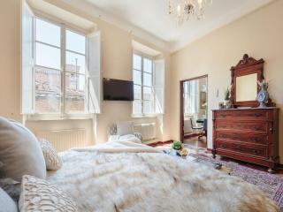 Apartment in Lucca with Piazza Views - Lucca - 5