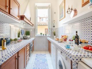 Apartment in Lucca with Piazza Views - Lucca - 2