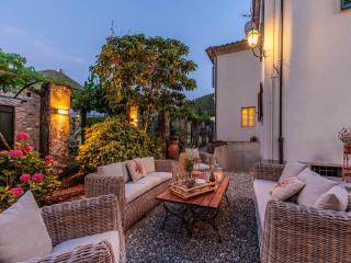 Villa near Lucca with Tuscan Garden Views - Vorno - 5