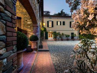 Farmhouse in Lucca with Saltwater Pool - Capannori - 1