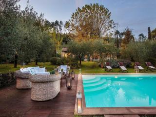 Villa in Camaiore with Pool & Tuscan Views - Camaiore - 9