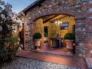 Farmhouse in Lucca with Saltwater Pool - Capannori - 9