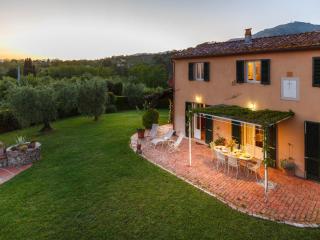 Villa in Tuscany with Infinity Pool - 0