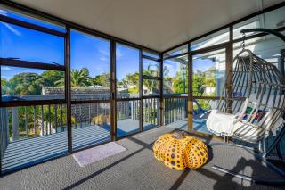 Sunny Stunner by the Sea Browns Bay Escape - Auckland - 0