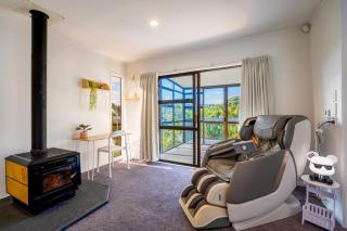 Sunny Stunner by the Sea Browns Bay Escape - 6