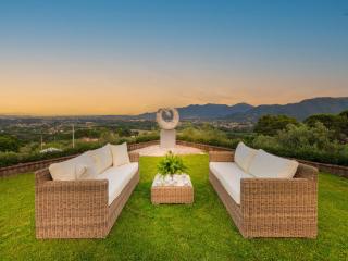 Villa in Tuscany with Pool and Scenic Views - Lucca - 4