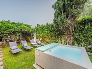 Farmhouse in Lucca with Jacuzzi Garden - Lucca - 9